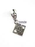 #5 Zipper Pull Square