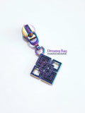 #5 Zipper Pull Square