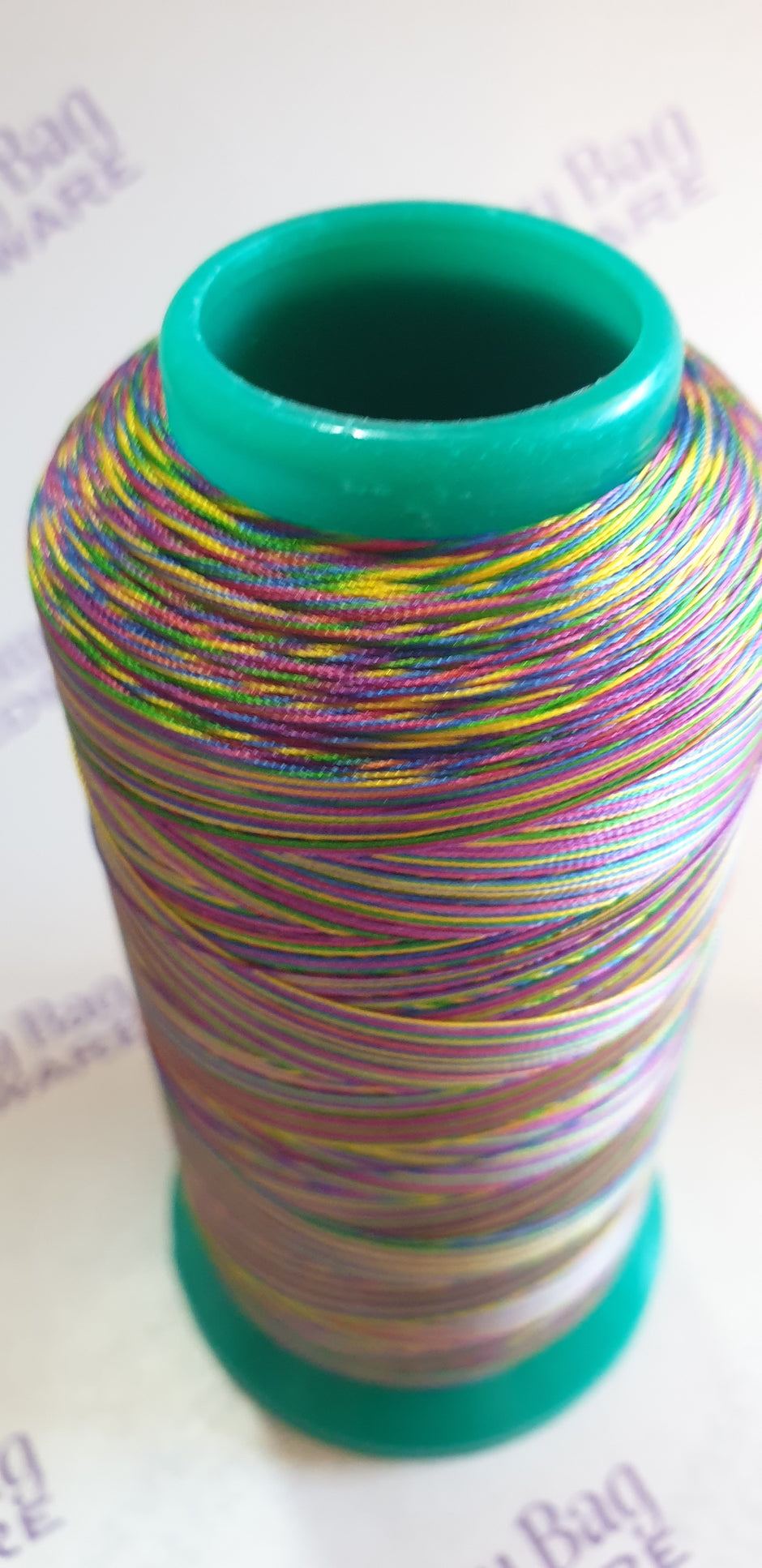 Bunte Nähfäden