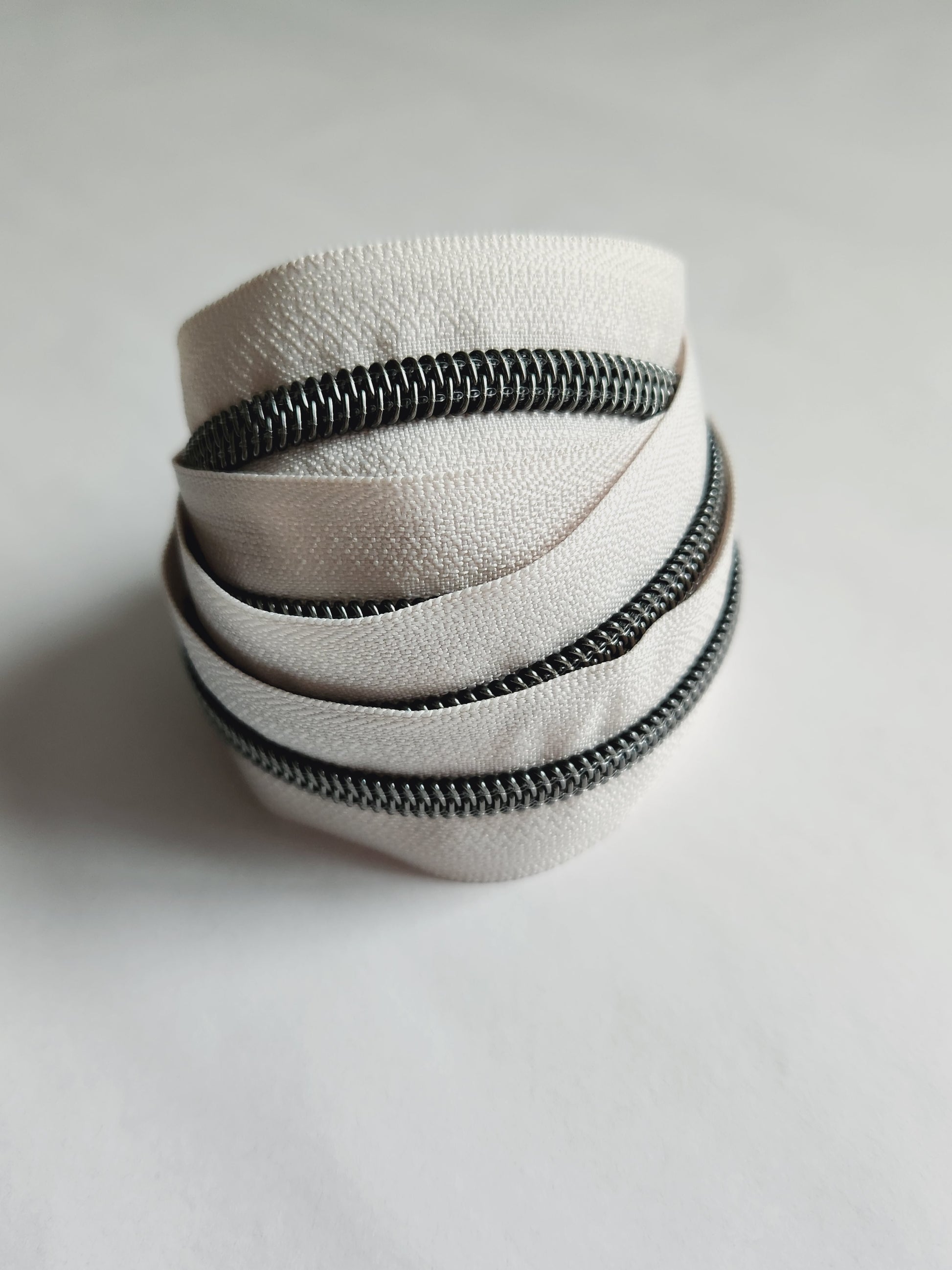 #5 Zipper Tape Vanilla with Nylon Teeth