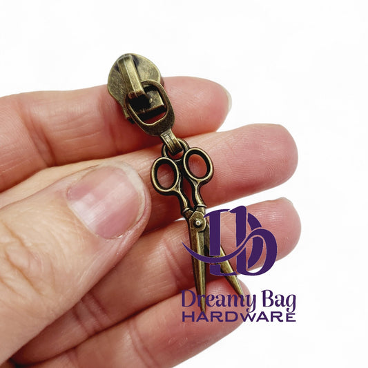 #5 Zipper Pull Antique Scissors