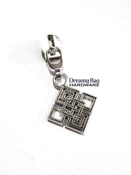 #5 Zipper Pull Square